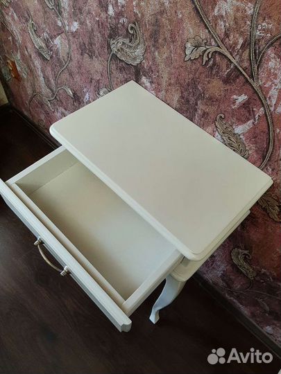 Консоли (прикроватные тумбочки)