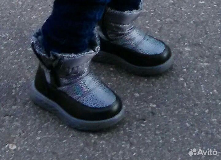 Отдам даром детские вещи