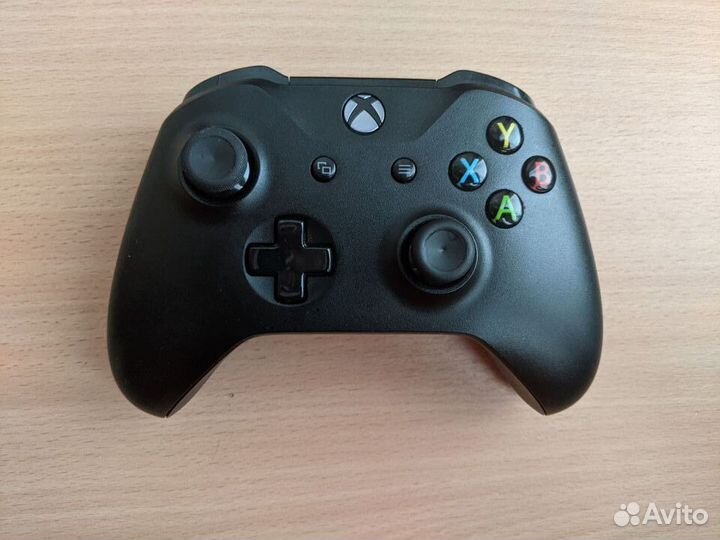 Контроллер Xbox One S с аккумулятором и проводом