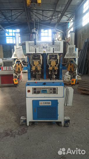 Машина для формования пяточной части DS-802