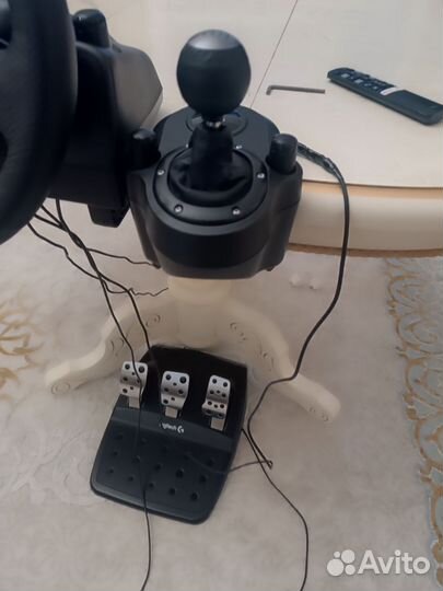Продаю игровой руль Logitech g920