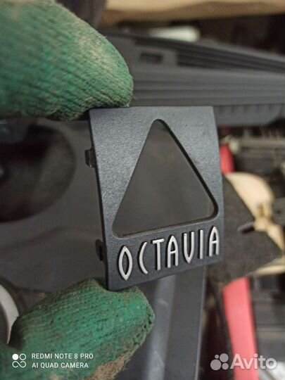Октавия А4 накладка (декор) 1U0 857 586 оригинал