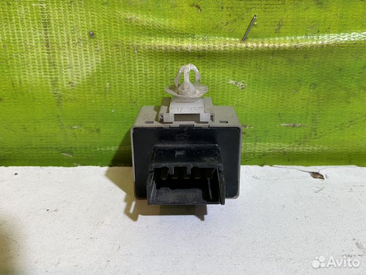 Реле поворота Toyota Lexus 8198030170