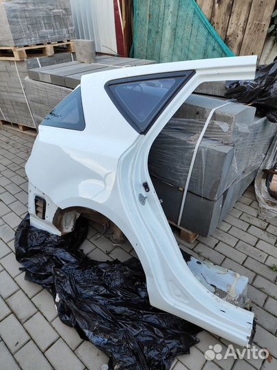 Задняя правая четверть Киа Сид универсал