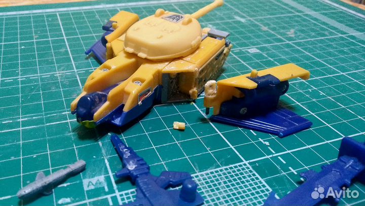 Трансформер 90-х гг. Blitzwing