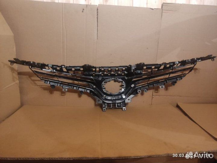 Решетка радиатора передняя Toyota Camry ASV70