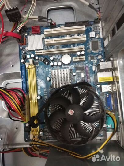 Материнские платы 775 много