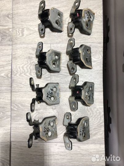 Петли дверей Nissan Terrano 3 D10