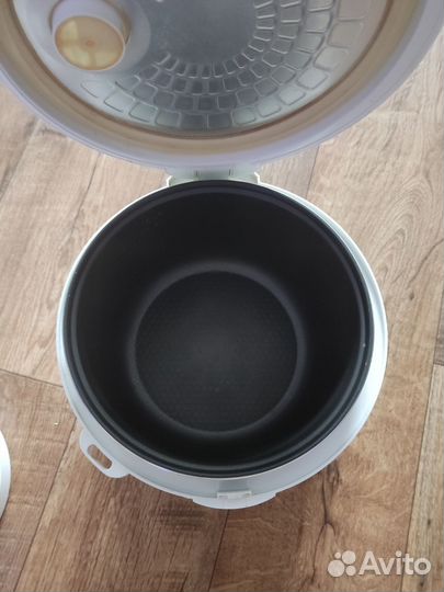 Мультиварка Scarlett SC-410