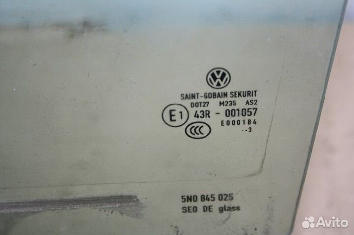 Стекло двери задней левой Volkswagen tiguan 2011-2