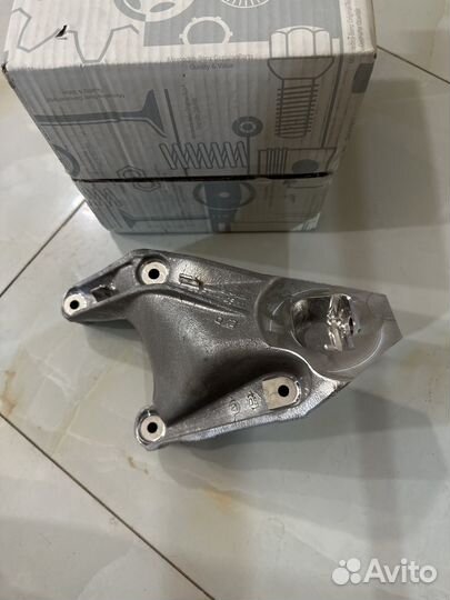 Крепление опоры двигателя