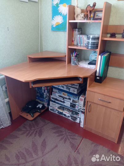 Компьютерный стол