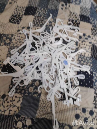 Вешалки из детского мира