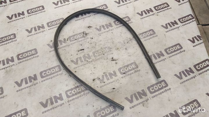 Уплотнитель капота Ford Kuga 1