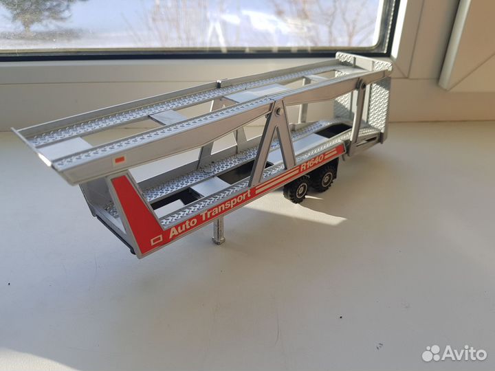 Модель автовоз Renault R365 Highliner Maisto