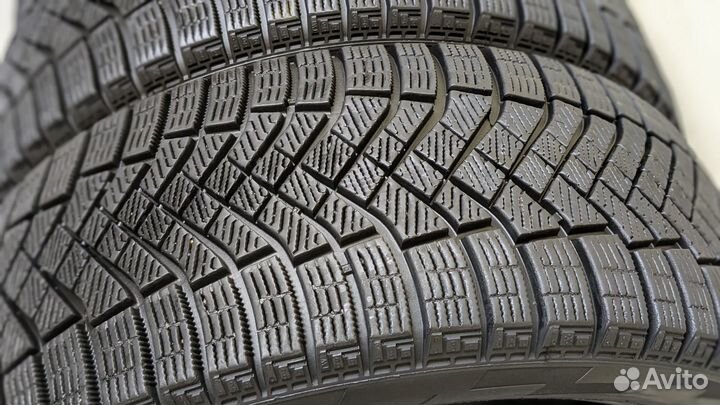 Pirelli Ice Zero FR 225/45 R17 94H