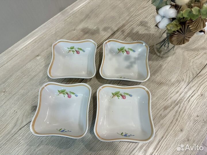 Салатник фарфоровый четыре штуки