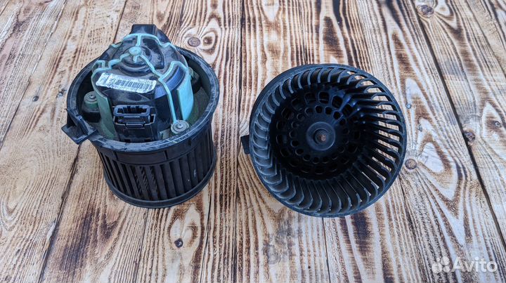 Мотор печки,вентилятор отопителя Пежо 308