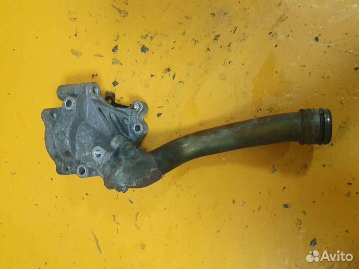 Кронштейн помпы водяного насоса 2.0 QR20 DE QR20DE