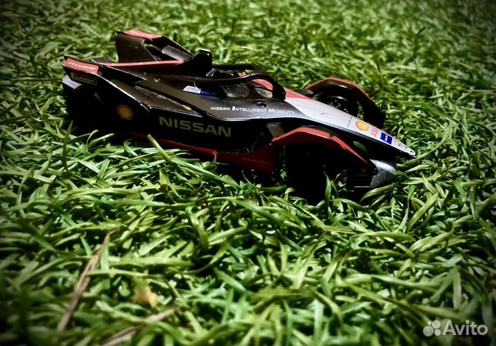 Коллекционная машинка Nissan Bluetooth