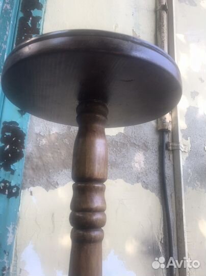 Старинная подставка под цветы