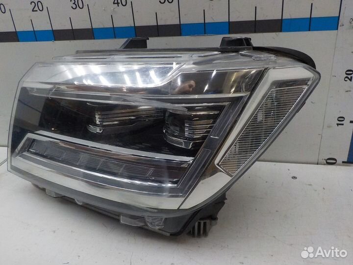 Фара левая Volkswagen Crafter 2017