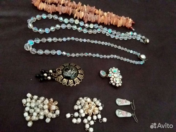 Бусы,серьги,броши