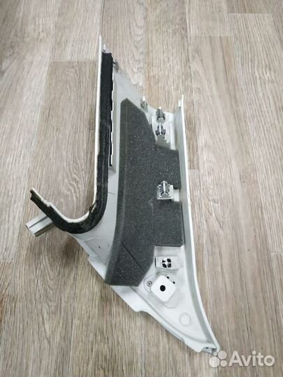 Накладка стойки крыши задней левой Ford Focus III