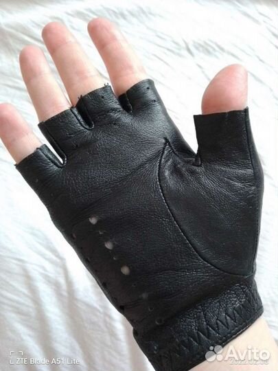 Женские перчатки