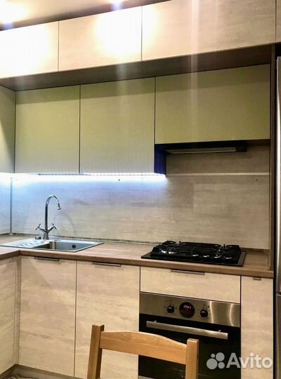 Кухонный гарнитур угловой в потолок