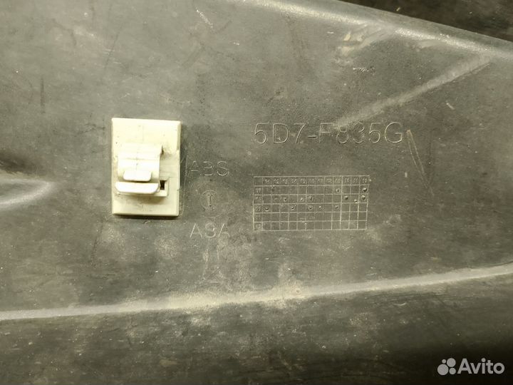 Yamaha YZF-R125 накладка пластик левая