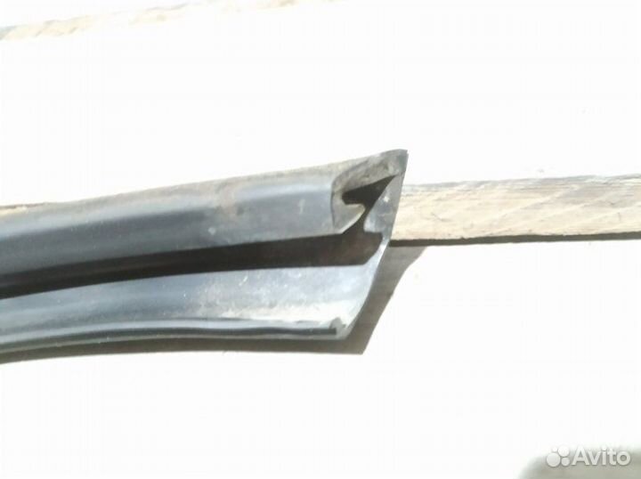 Уплотнитель рамки двери передний правый Chevrolet