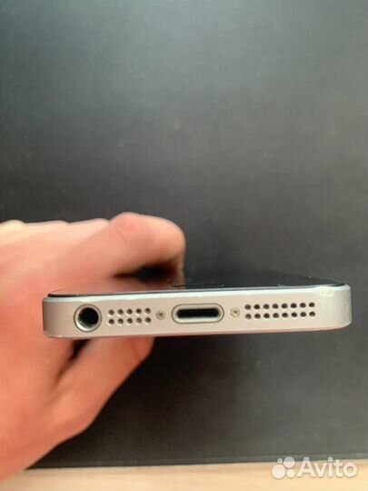 iPhone SE, 32 ГБ