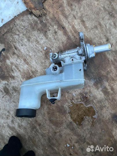 Главный тормозной цилиндр Toyota Camry 50 55