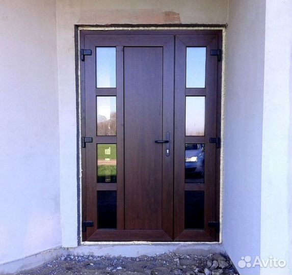 Пластиковая дверь / входная группа