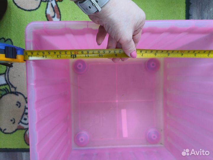 Пластиковые ящики для хранения вещей