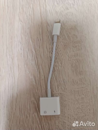Переходник Lightning на iPhone (наушник-зарядка)