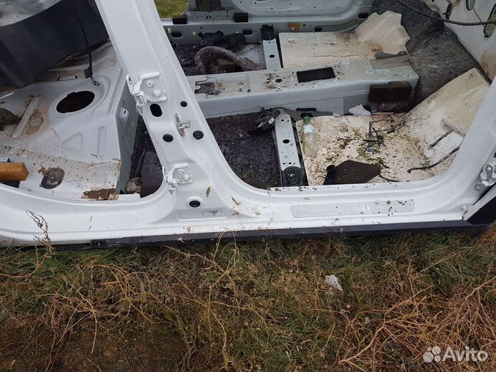 Порог правый Renault Sandero Stepway 2 2020