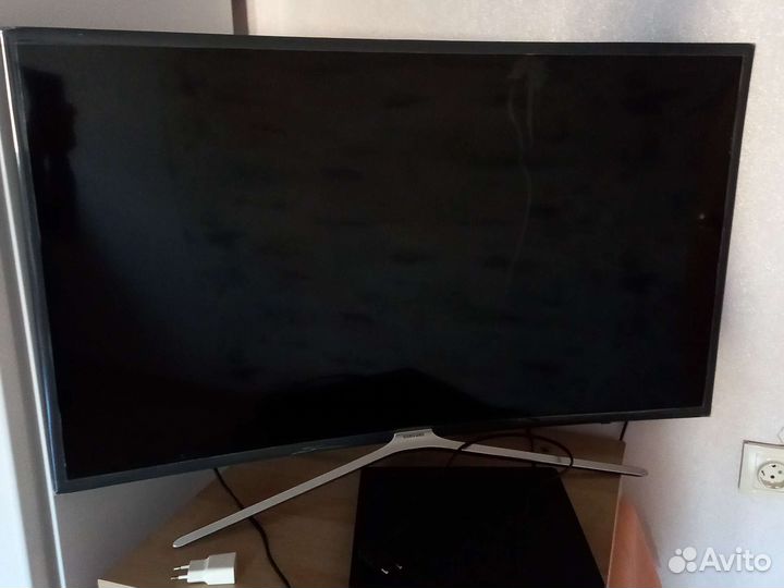 Телевизор с изогнутым экраном Samsung