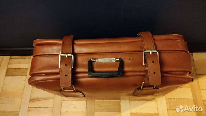 Винтажный чемодан