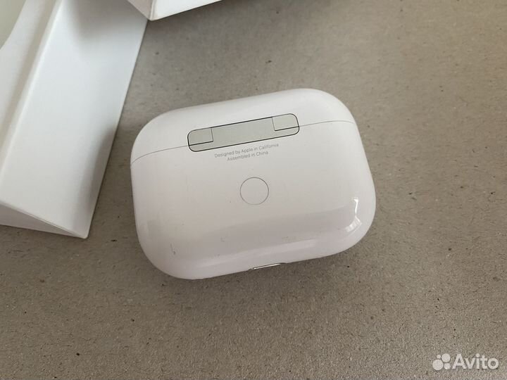 Футляр AirPods Pro 2, USB-C или Lightning