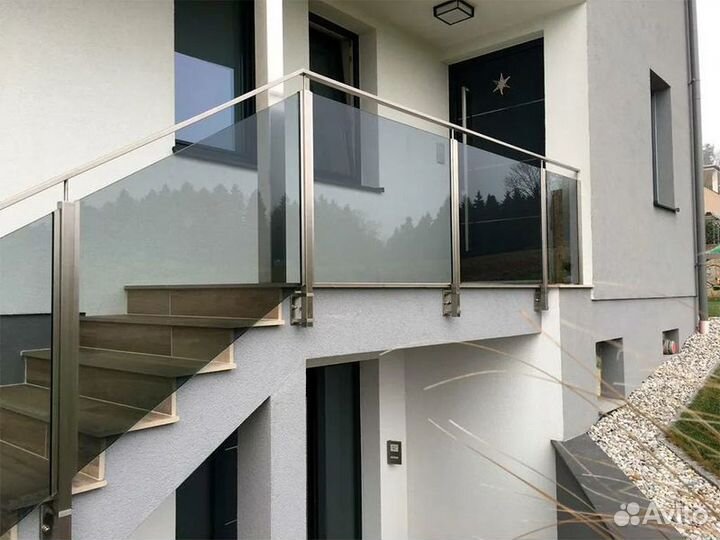 Стеклянное ограждение для лестниц