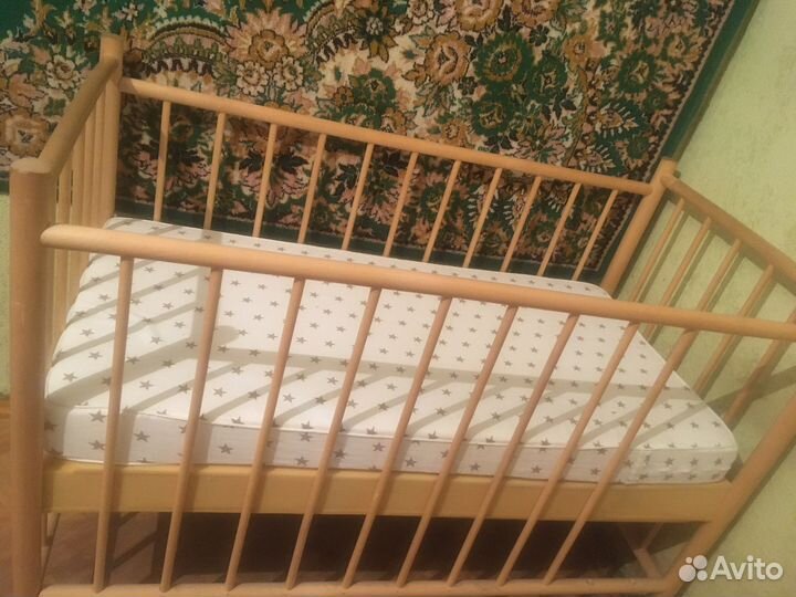 Детская кроватка с матрасом