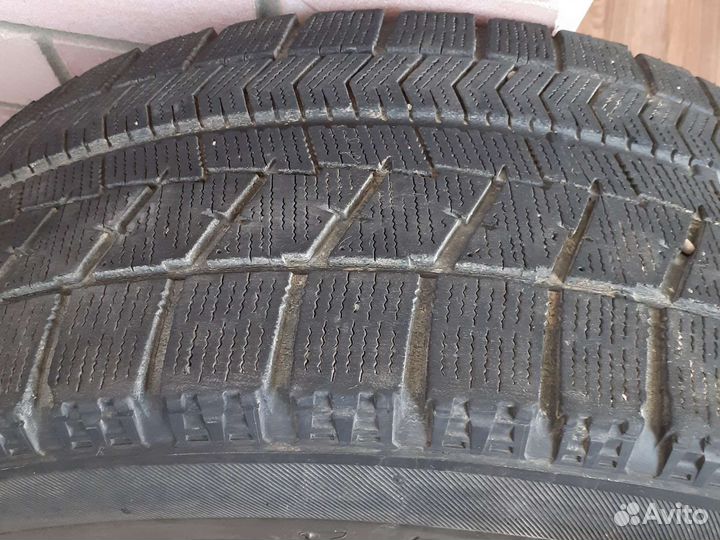 Bridgestone Blizzak VRX 205/50 R17