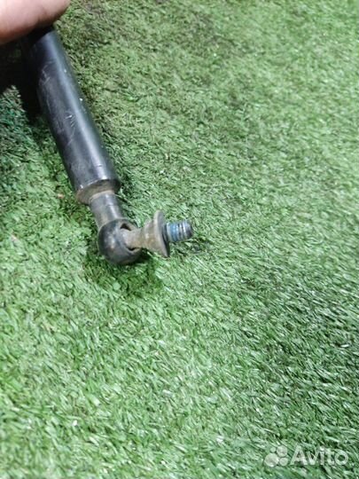 Амортизатор капота левый Toyota Land Cruiser 200