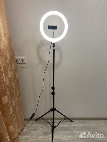 Штатив для телефона с лампой