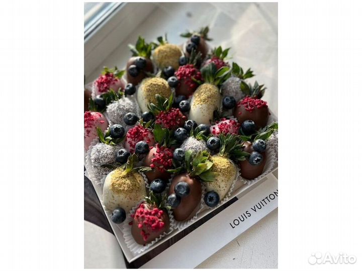 Клубника в шоколаде, букет из клубники KBK-1289