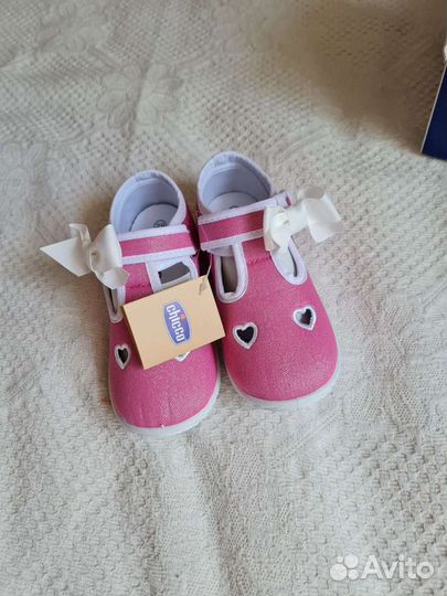 Новые сандалии Chicco р.29