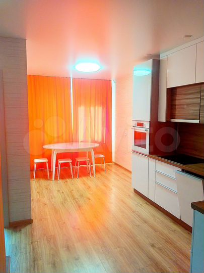 2-к. квартира, 42 м², 3/6 эт.