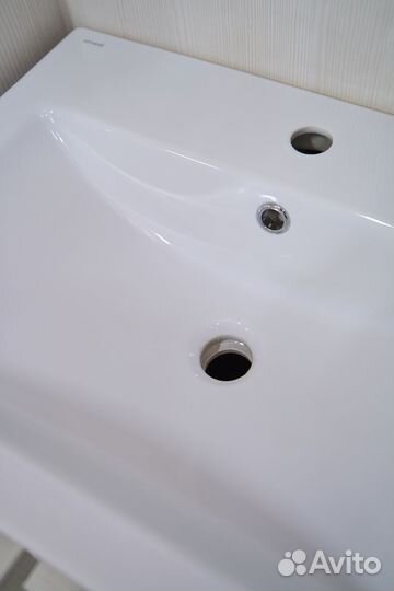 Тумба с раковиной в наличии